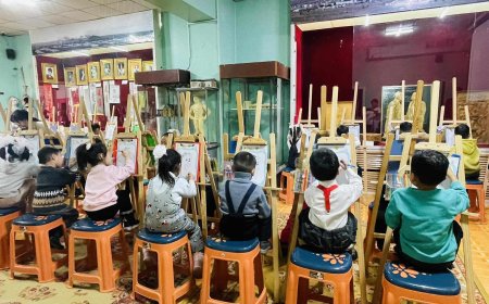 Музейн хөтөлбөрт хамрагдан Нада буга будав.